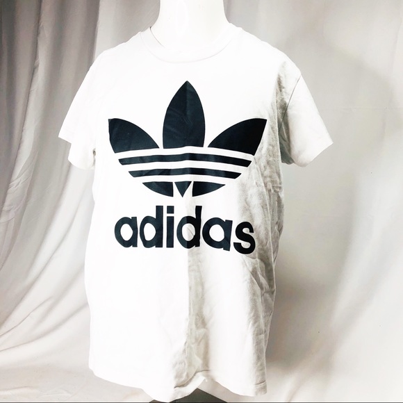 adidas logo size
